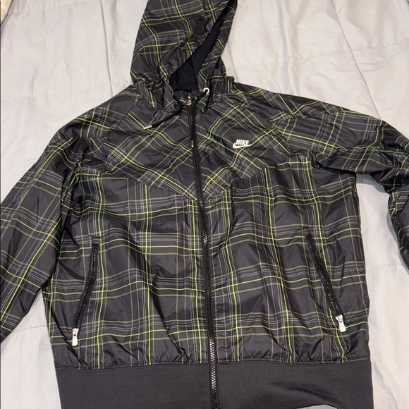 Nike Black and Green Windbreaker - Picture 1 of 7